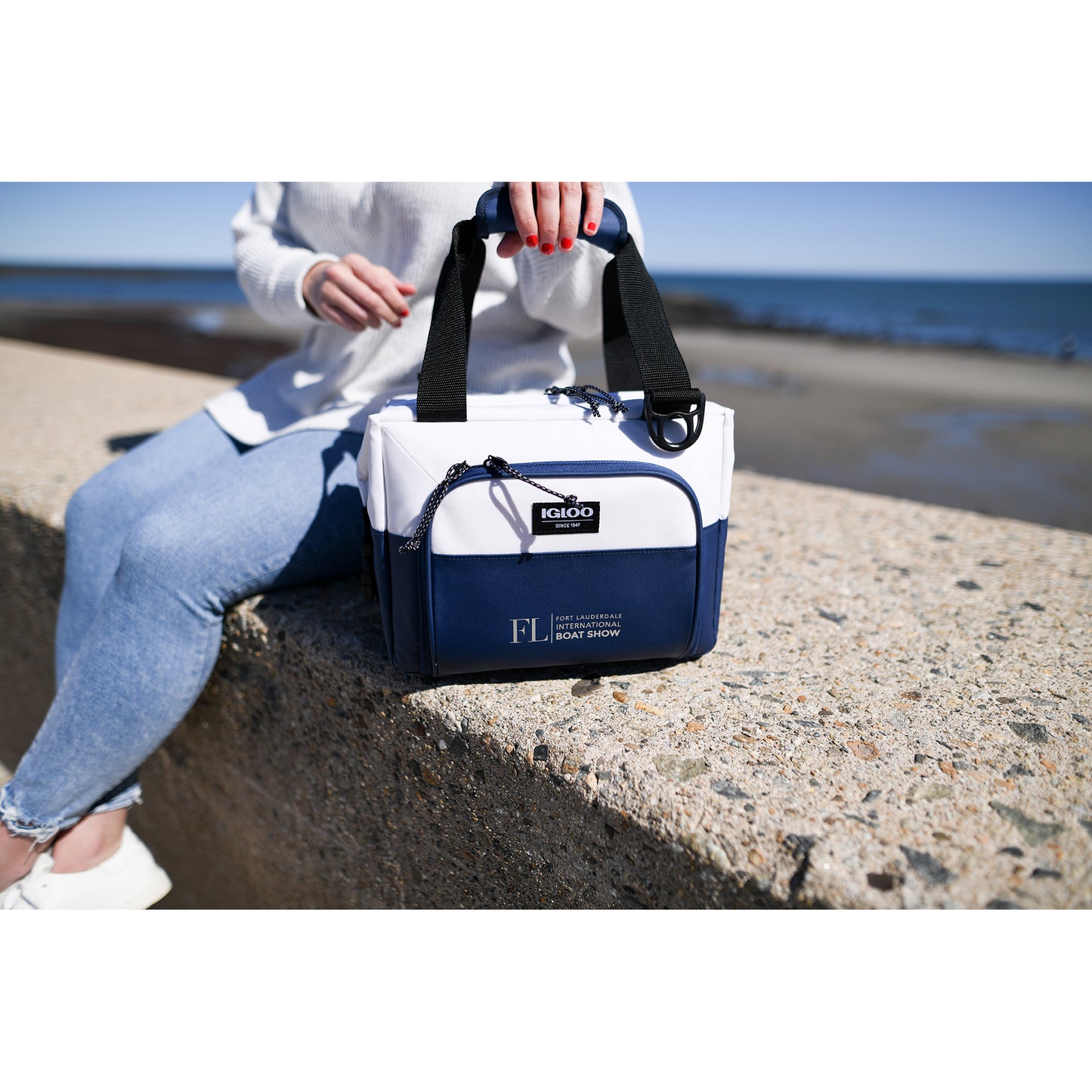 Igloo® Seadrift™ Snap Down 12 Can Cooler