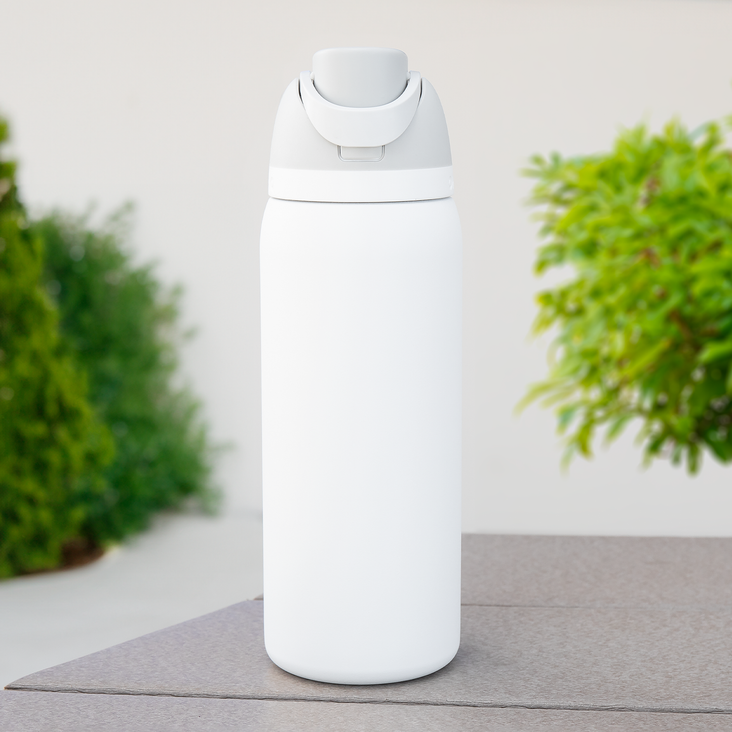 very very dark 32 oz owala freesip