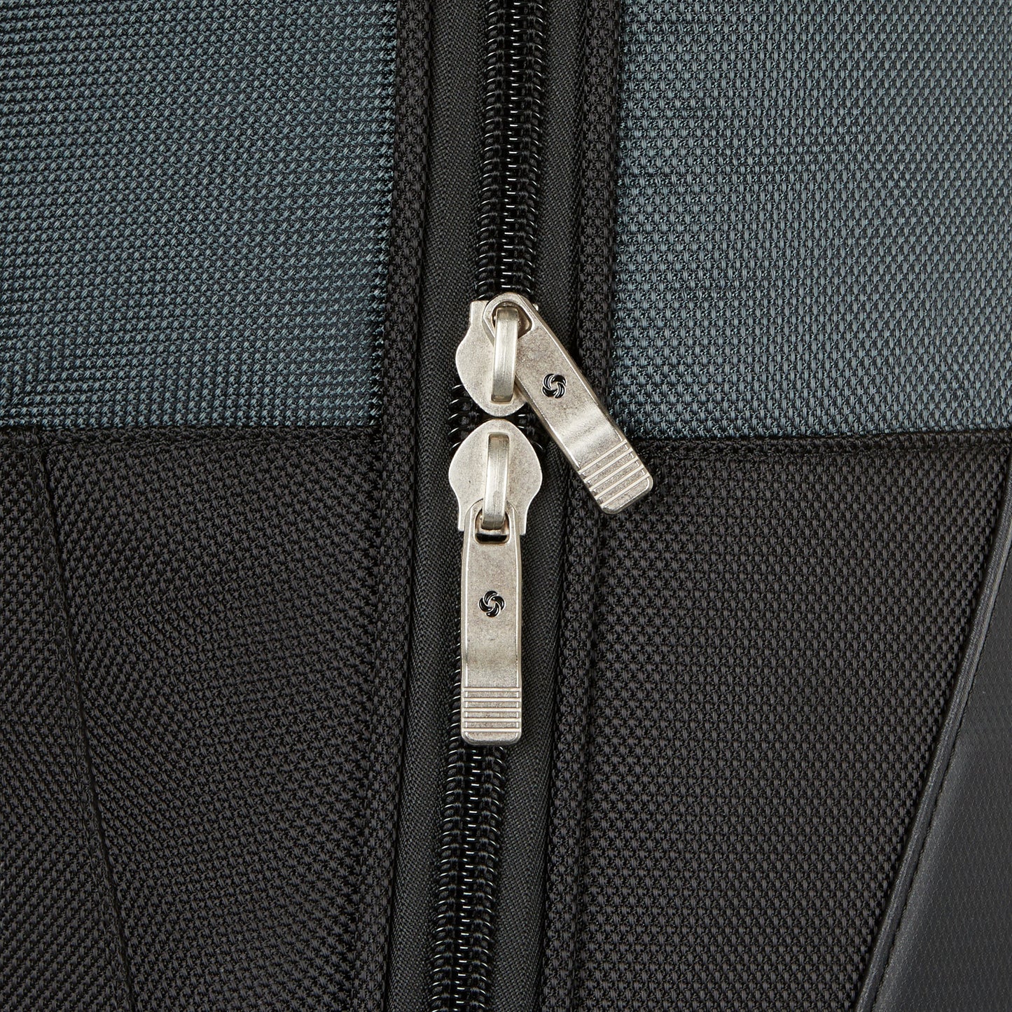 Black Samsonite Softside Travel Golf Bag with Luggage Tag