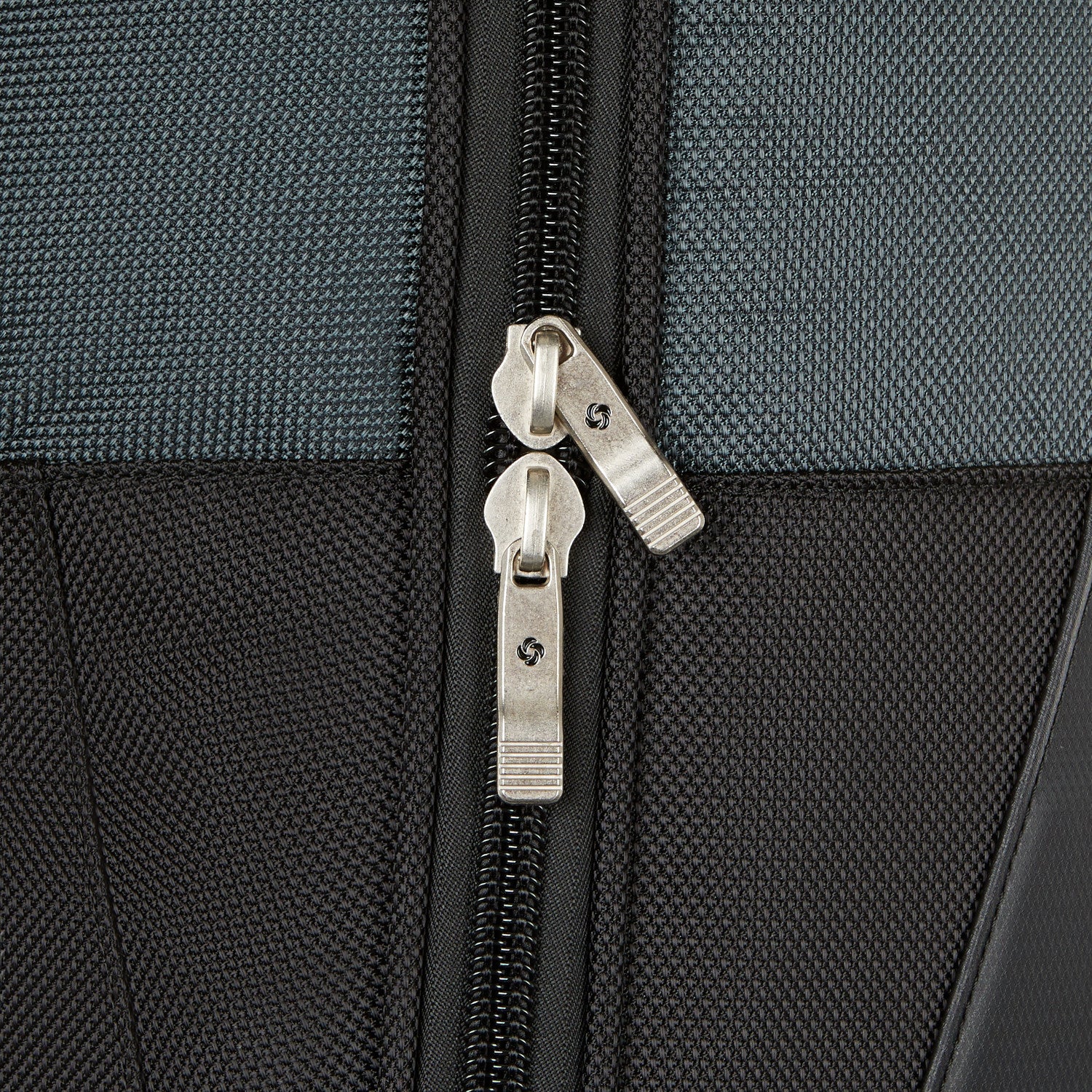 Black Samsonite Softside Travel Golf Bag with Luggage Tag