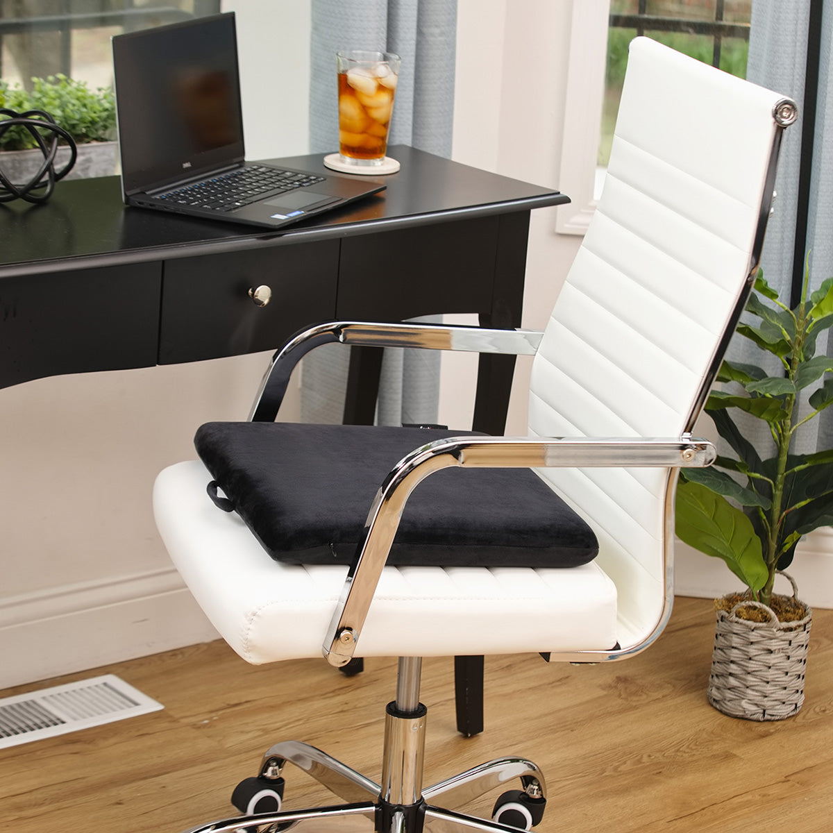 Black Comfort Logic™ Anywhere Seat Pad