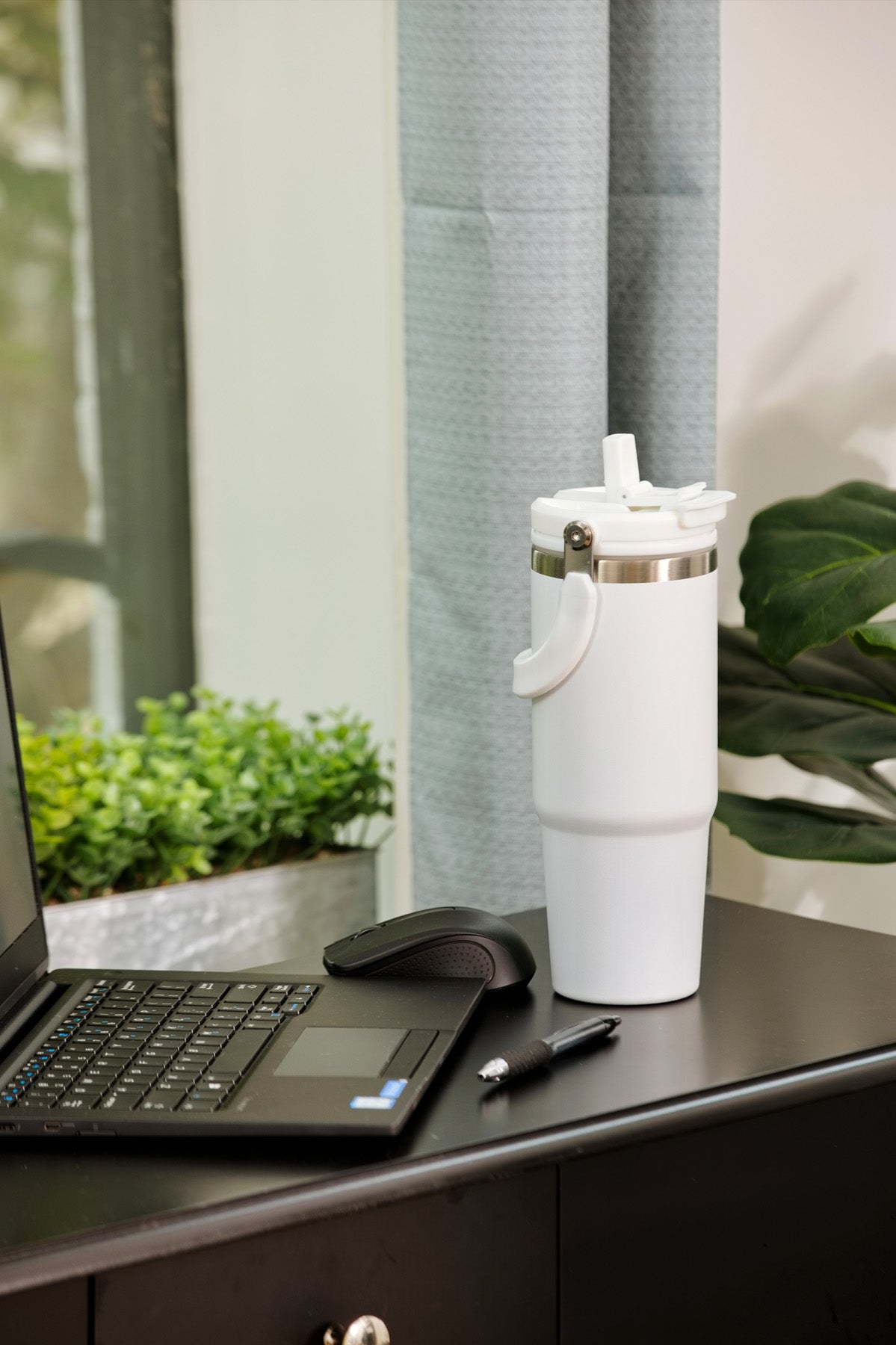 Black SENSO® Venture DuoFlow 30 oz Vacuum Insulated Stainless Steel Travel Tumbler