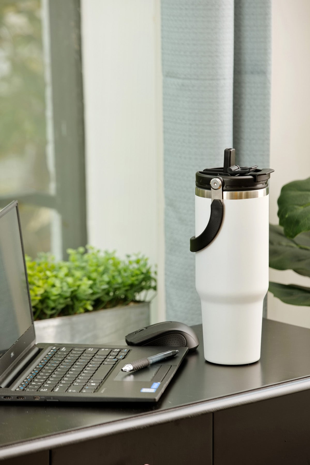 Black SENSO® Venture DuoFlow 40 oz Vacuum Insulated Stainless Steel Travel Tumbler