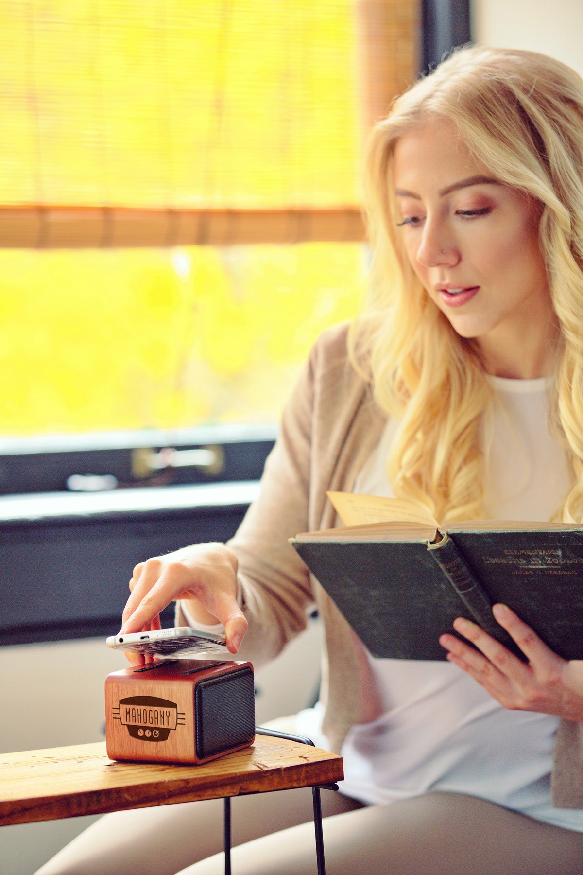 Brown FSC® Mahogany Wireless Speaker with Wireless Charger