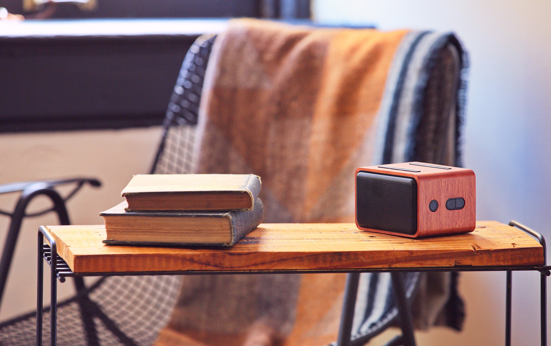 Brown FSC® Mahogany Wireless Speaker with Wireless Charger