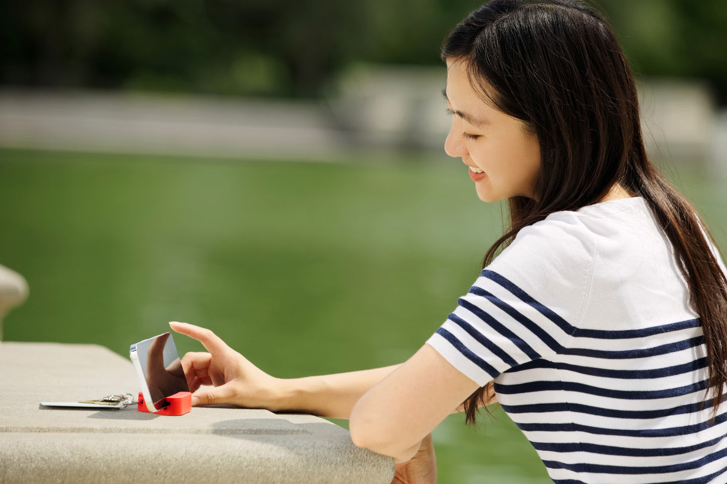 Black Triangle Phone Stand
